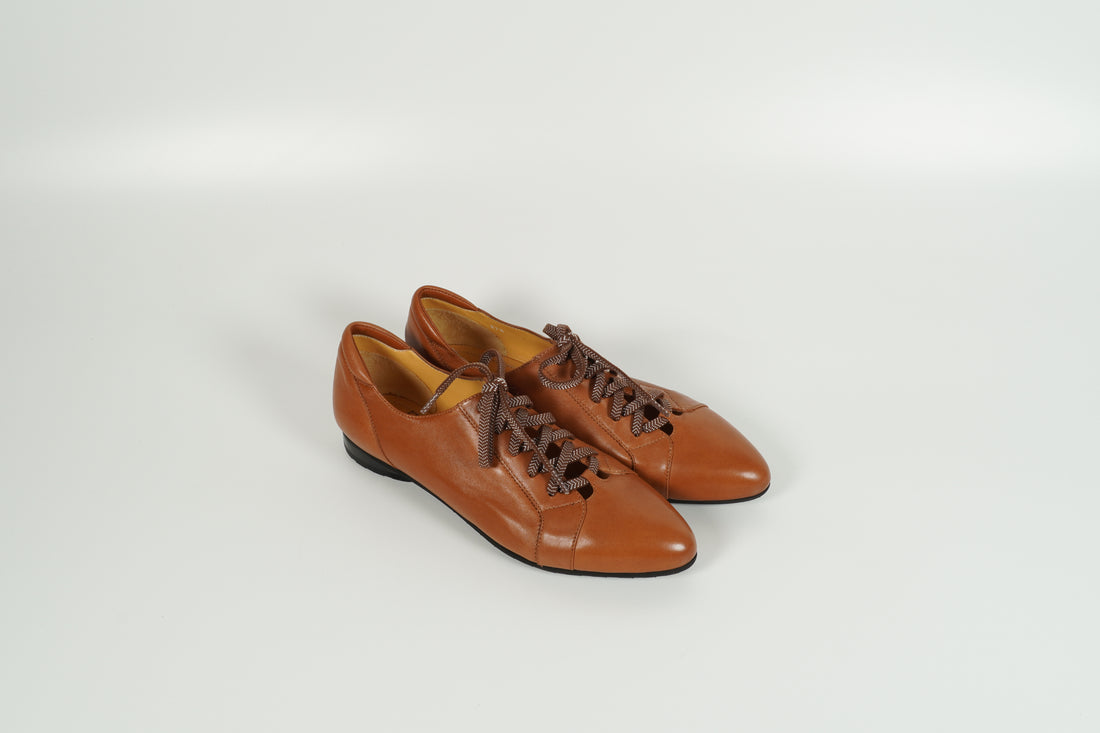 brown low shoe