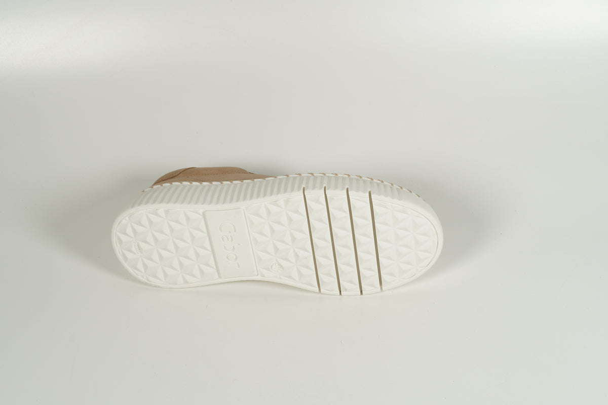Baskets beiges