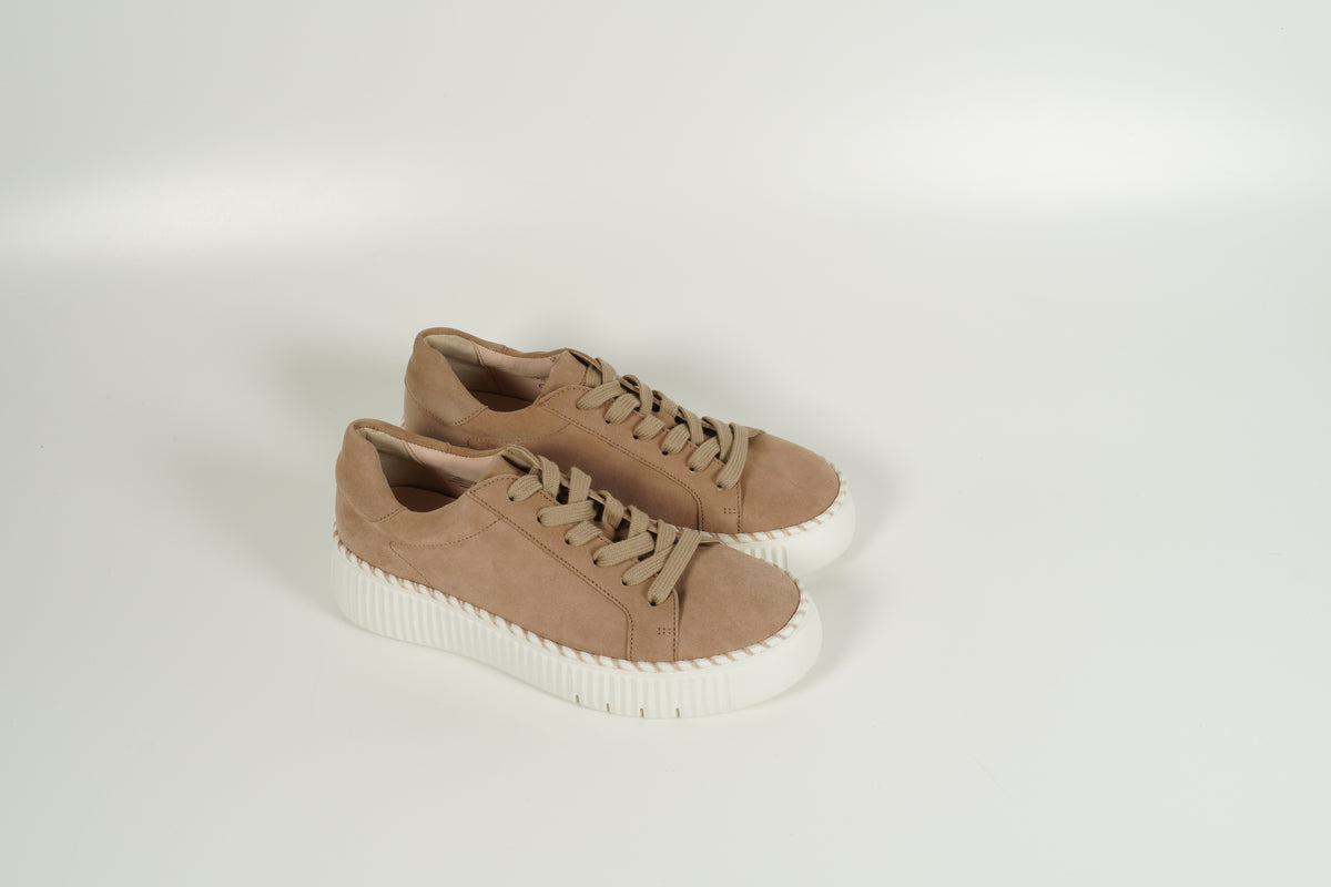 Baskets beiges