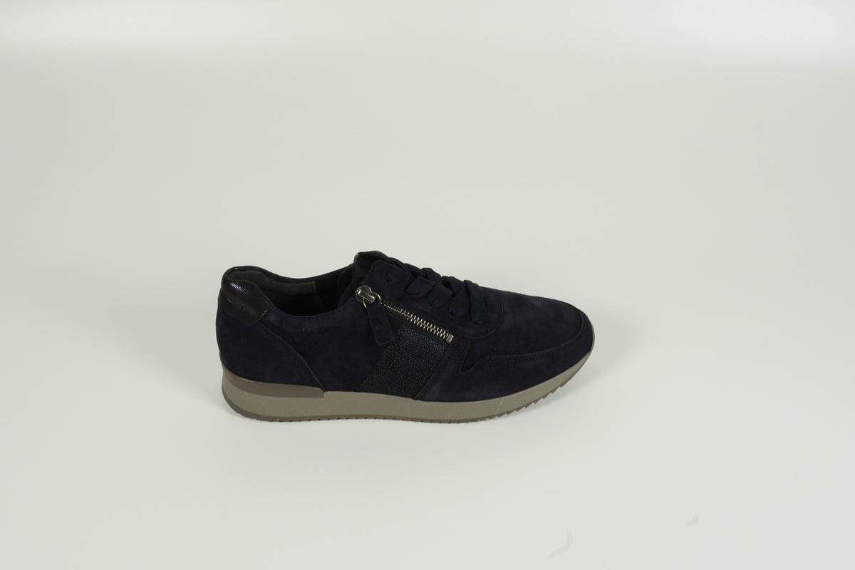 Baskets bleues
