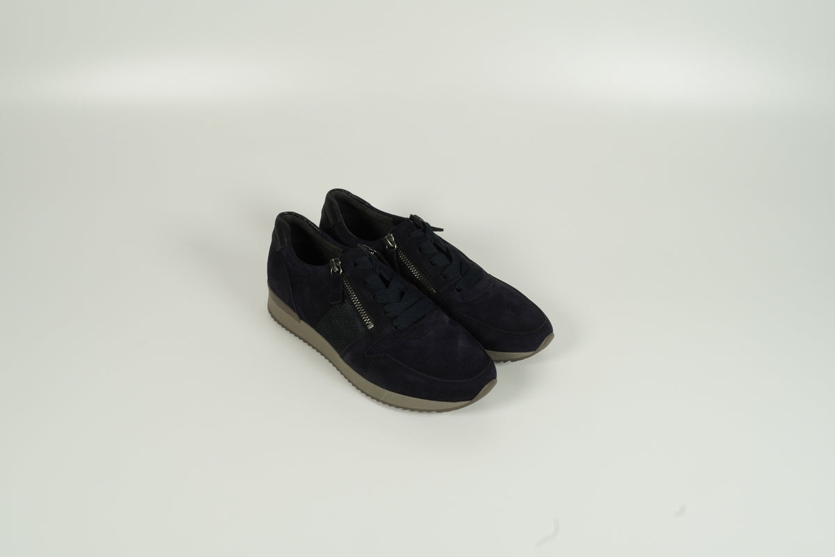 Baskets bleues