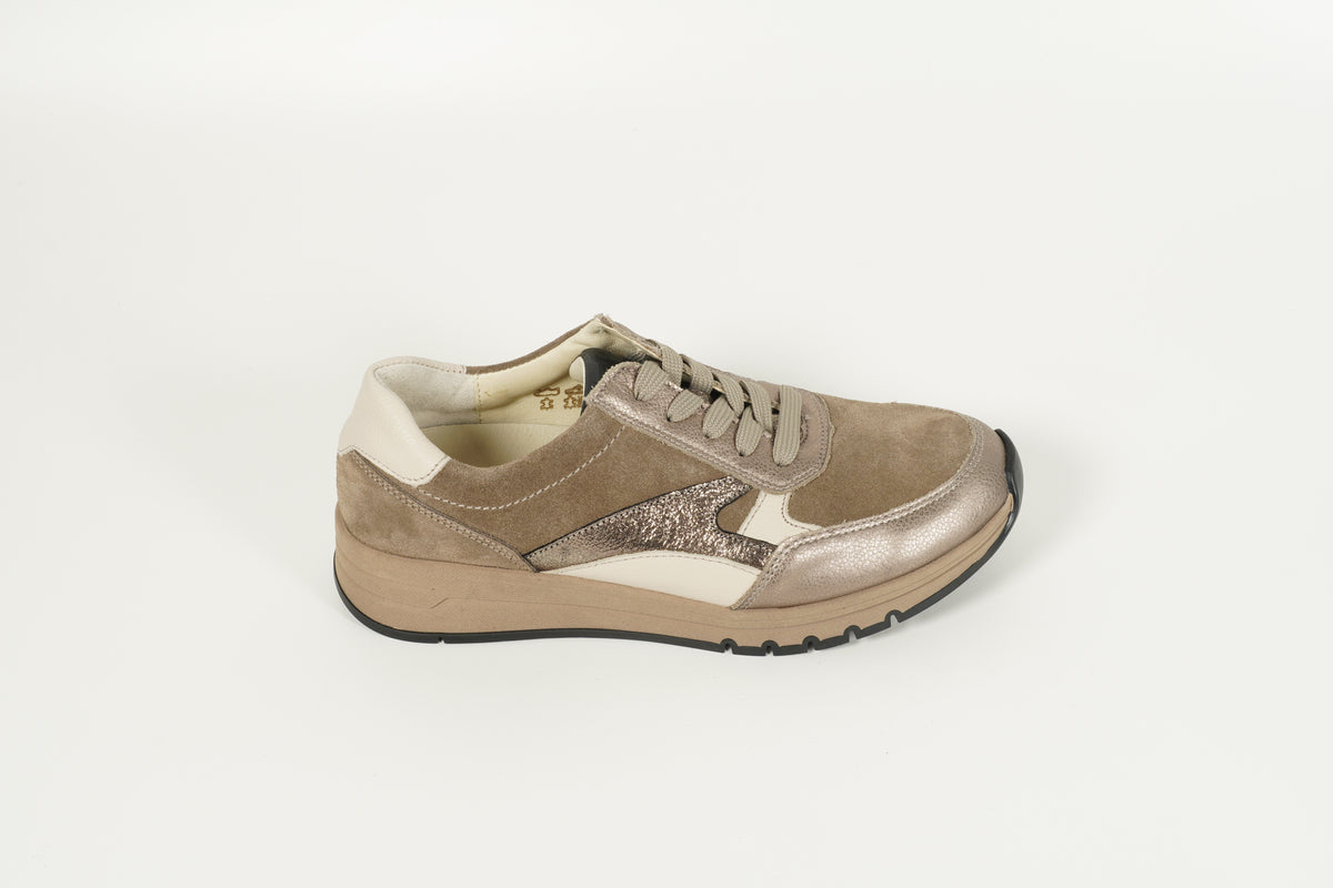 Baskets beiges