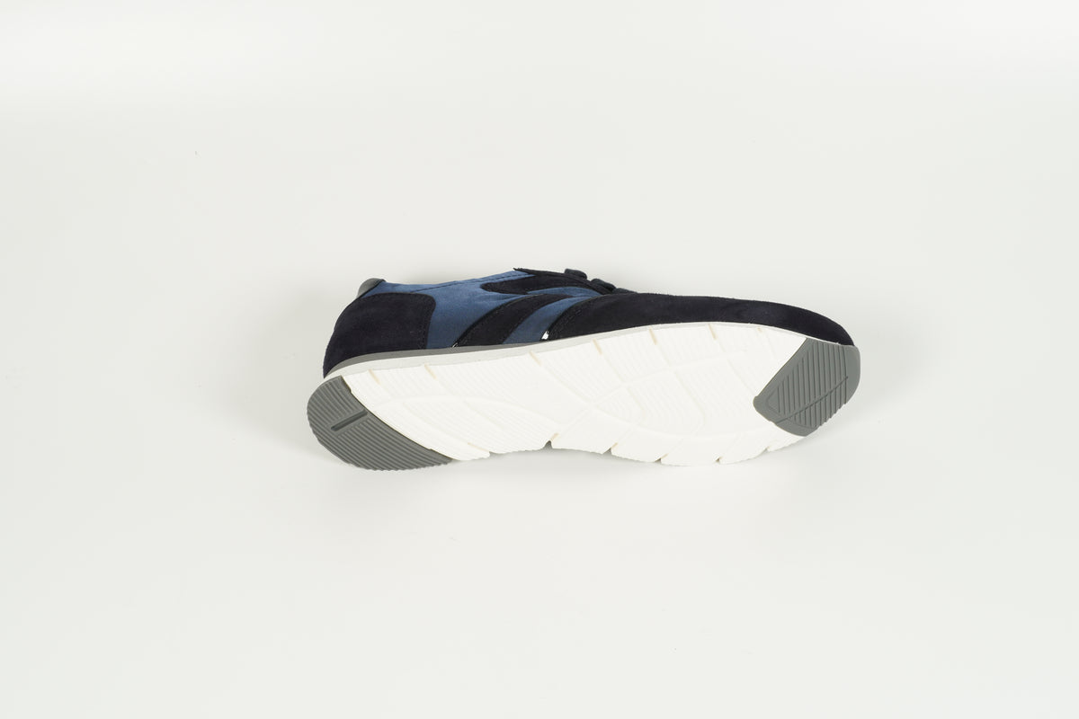 Sneaker Blau