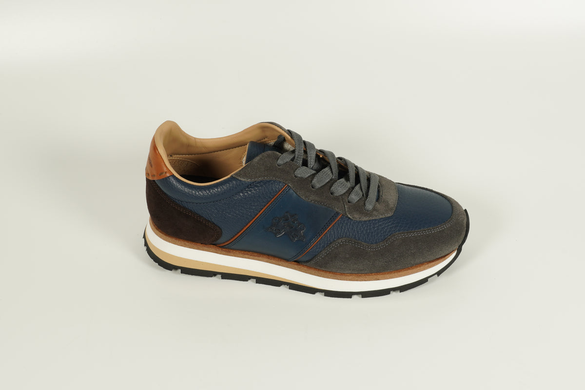 Baskets bleues