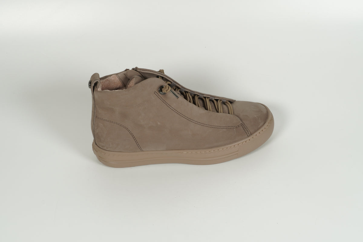 Baskets beiges