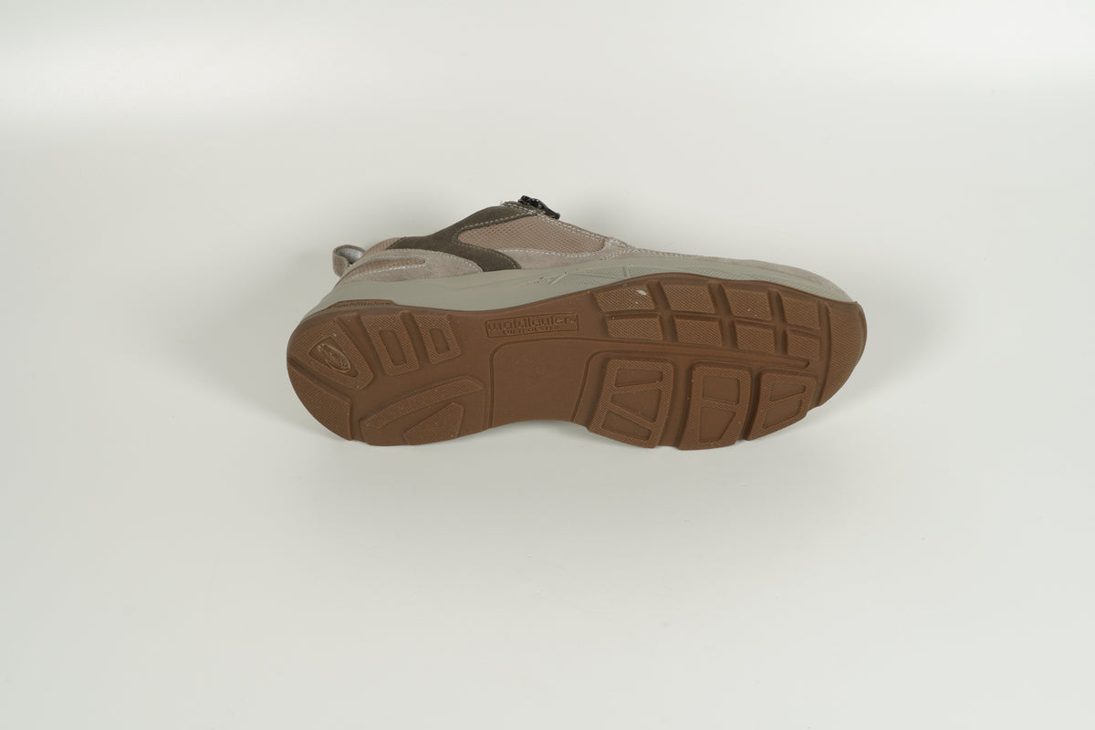 Baskets grises