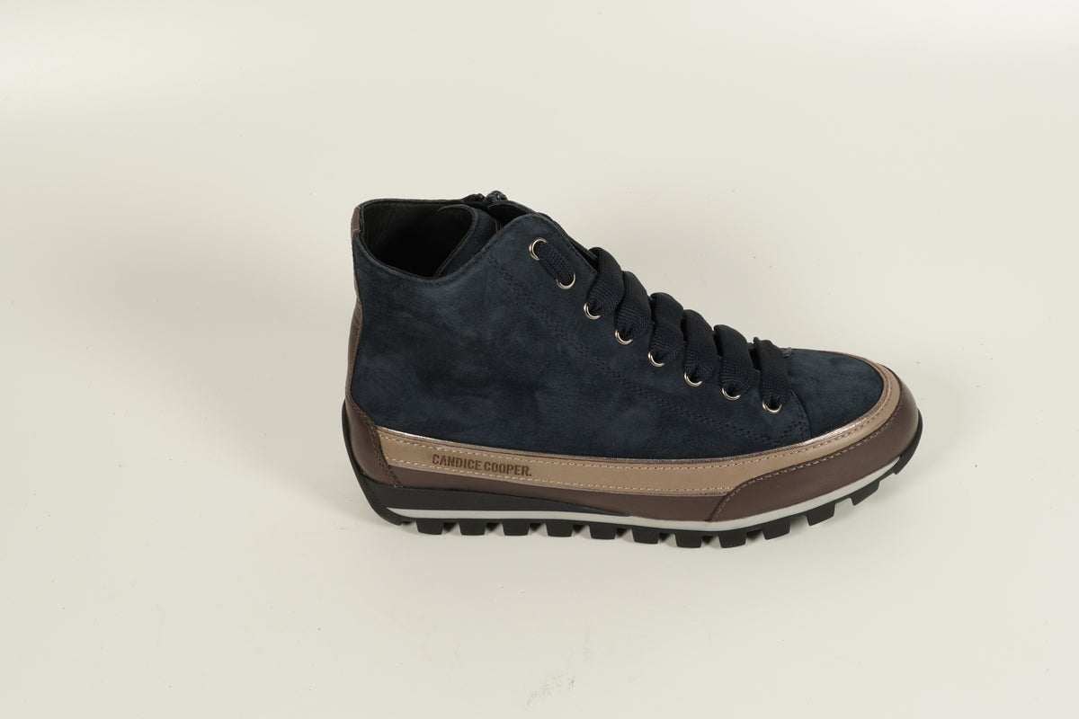 Baskets bleues