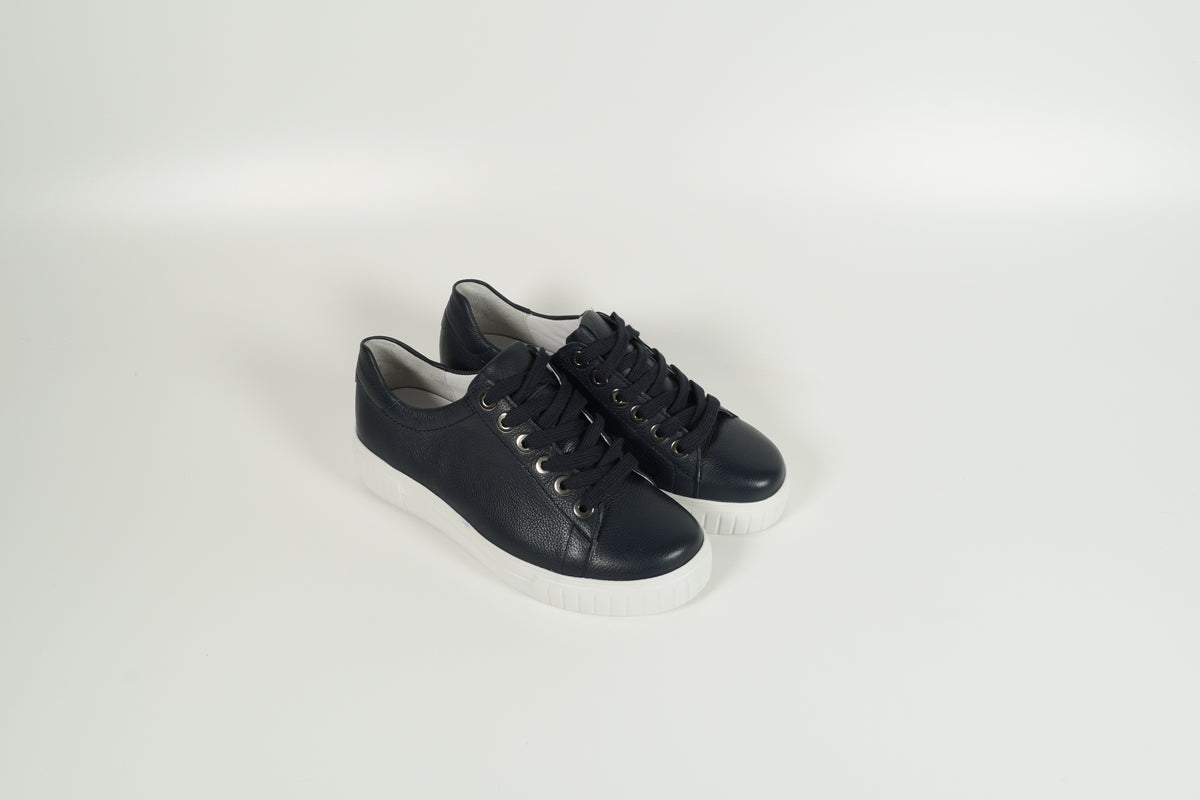 Baskets bleues