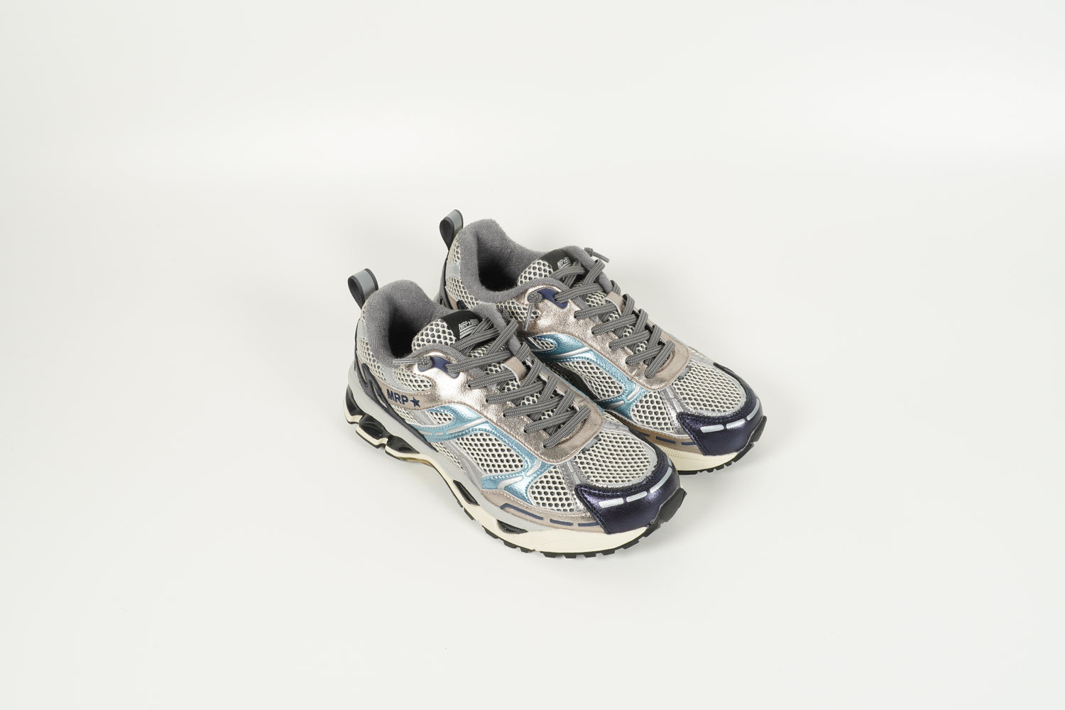 Sneaker Silber